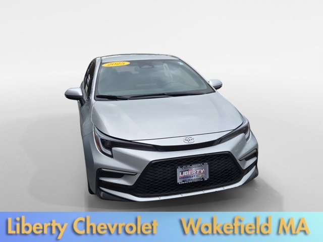 Used 2025 Toyota Corolla SE FWD image 2