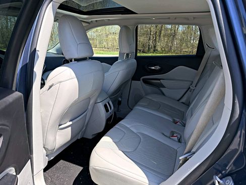 Used 2019 Jeep Cherokee Limited image 20