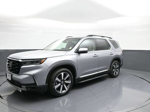 Certified 2023 Honda Pilot Touring image 1