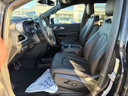 New 2026 Chrysler Pacifica Select w/ S Appearance Package image 9
