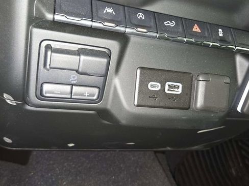 Certified 2024 Chevrolet Silverado 1500 Custom image 25