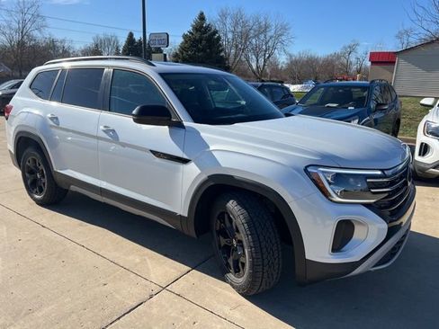 New 2026 Volkswagen Atlas Peak Edition image 1