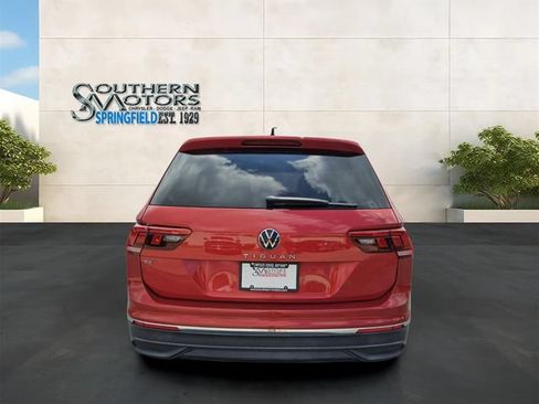 Used 2022 Volkswagen Tiguan SE FWD image 4
