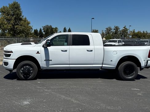 New 2026 RAM 3500 Laramie AWD/4WD image 6