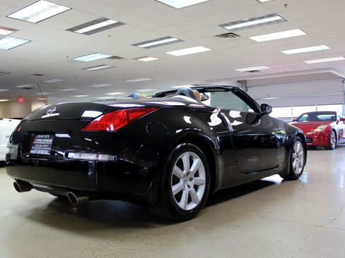 Used 2004 Nissan 350Z Touring image 4