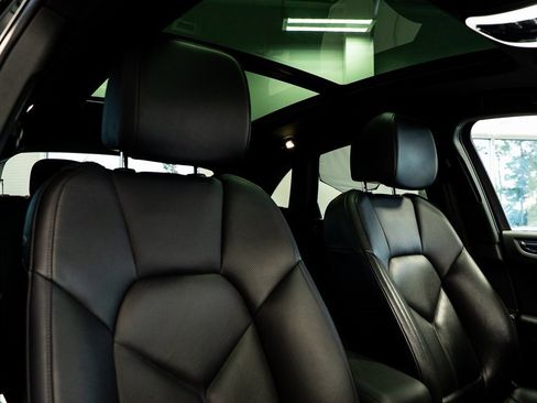 Used 2024 Porsche Macan image 38