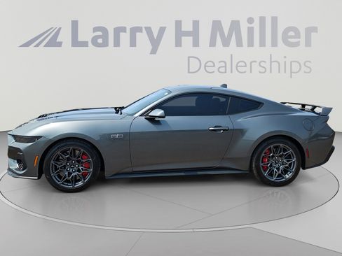 Used 2025 Ford Mustang GT Premium w/ GT Performance Package RWD image 2