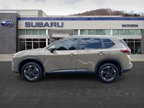 Used 2024 Nissan Rogue SV w/ SV Premium Package AWD/4WD image 7