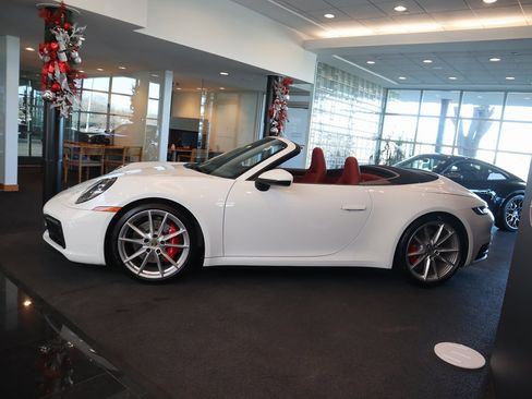 Used 2020 Porsche 911 Carrera S image 4