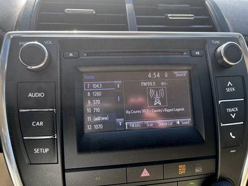 Used 2017 Toyota Camry LE FWD image 11