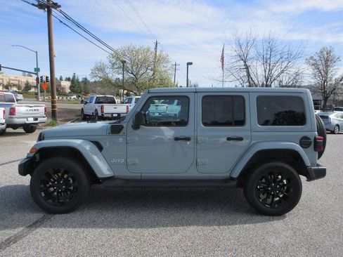 Used 2023 Jeep Wrangler Unlimited Sahara w/ Cold Weather Group image 10