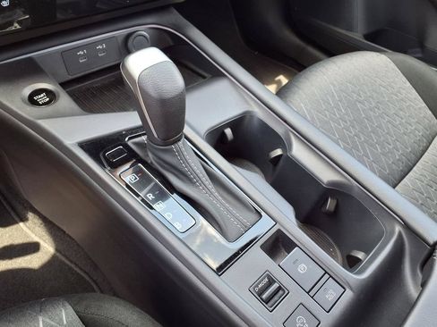 Used 2026 Nissan Sentra SV w/ SV Convenience Package FWD image 24