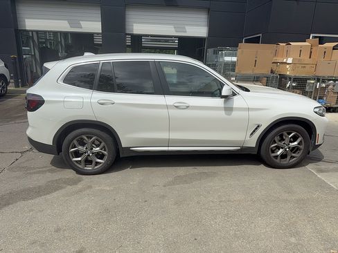 Used 2024 BMW X3 xDrive30i w/ Premium Package AWD/4WD image 4