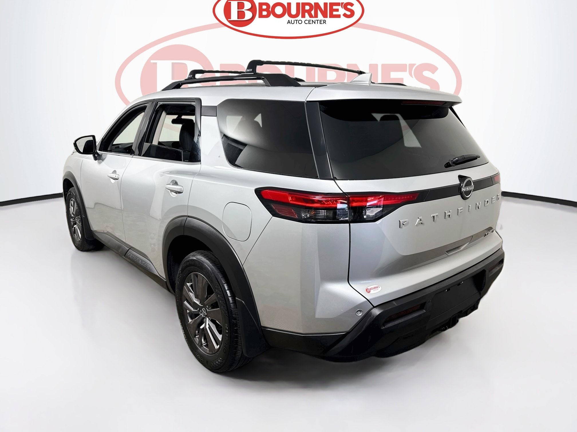 Used 2023 Nissan Pathfinder SV w/ SV Premium Package AWD/4WD image 9