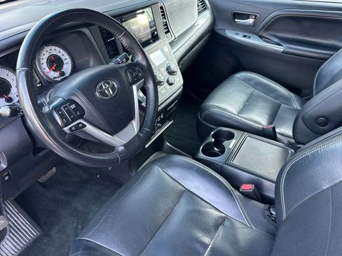 Used 2016 Toyota Sienna SE image 11