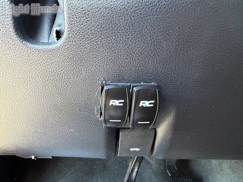 Used 2019 RAM 1500 Laramie w/ Sport Appearance Package image 21