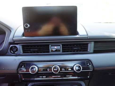 Used 2025 Honda Pilot TrailSport image 21