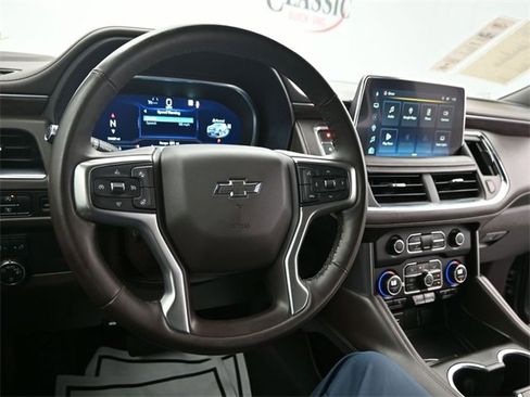 Used 2023 Chevrolet Suburban Z71 w/ Luxury Package image 14