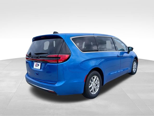 New 2027 Chrysler Pacifica Select w/ Family Tech Group FWD image 5