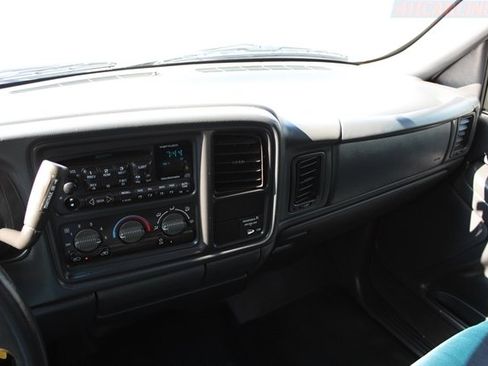 Used 2001 Chevrolet Silverado 2500 LS w/ Off-Road Skid Plate Pkg AWD/4WD image 9