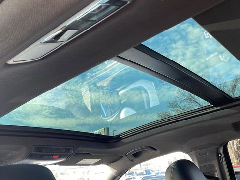 Certified 2024 Volkswagen Tiguan SEL R-Line image 22