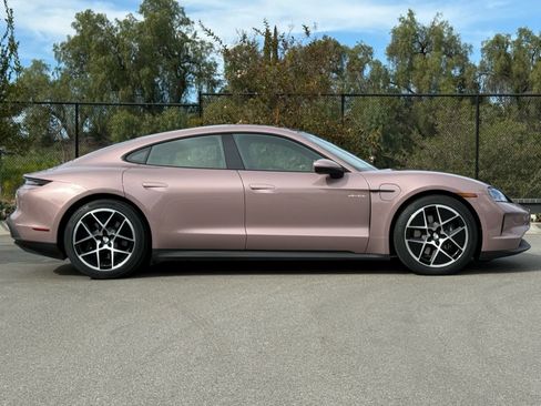 Used 2025 Porsche Taycan image 8