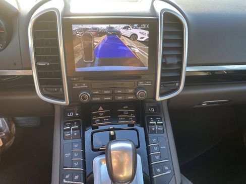 Used 2017 Porsche Cayenne Platinum Edition w/ Premium Package (PJV) image 14