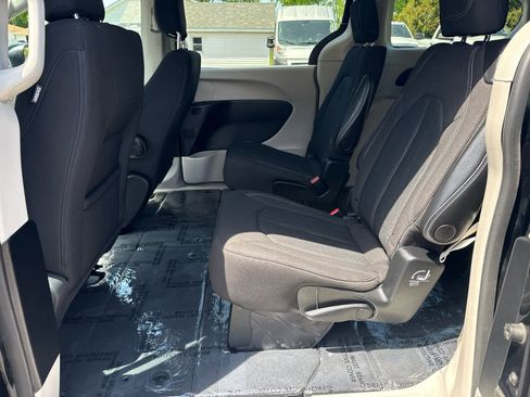 Used 2021 Chrysler Voyager LX FWD image 13