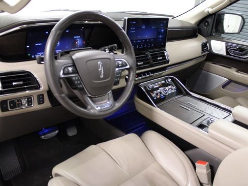 Used 2023 Jeep Grand Wagoneer 4WD image 4