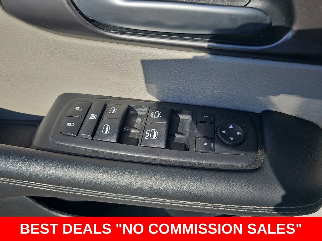 Used 2024 Chrysler Pacifica Touring-L FWD image 29