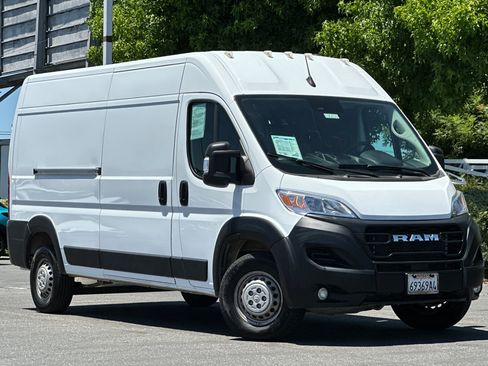 Used 2025 RAM ProMaster 2500 w/ Convenience Group FWD image 2