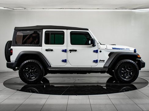 Used 2025 Jeep Wrangler Sport image 11