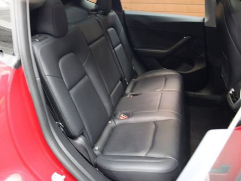 Used 2022 Tesla Model Y Performance image 12