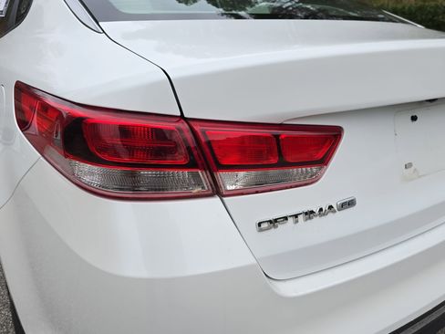 Used 2017 Kia Optima LX image 32