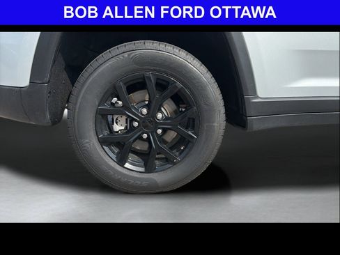 Used 2025 Jeep Grand Cherokee Altitude AWD/4WD image 26