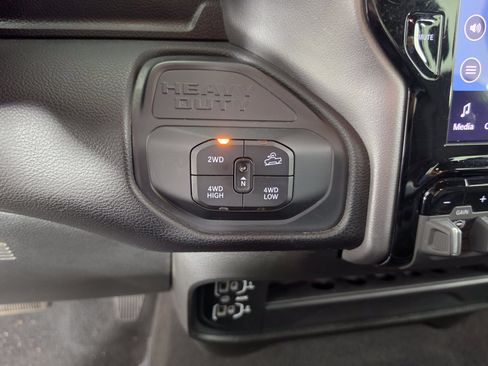 Used 2025 RAM 2500 Big Horn AWD/4WD image 29