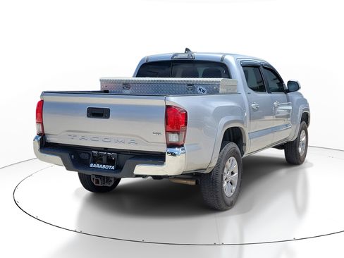 Used 2018 Toyota Tacoma SR5 RWD image 6