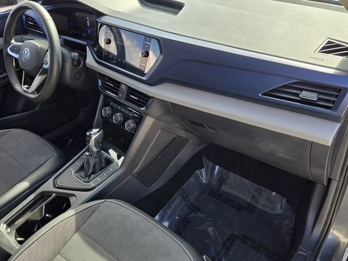 Certified 2023 Volkswagen Taos SE FWD image 18