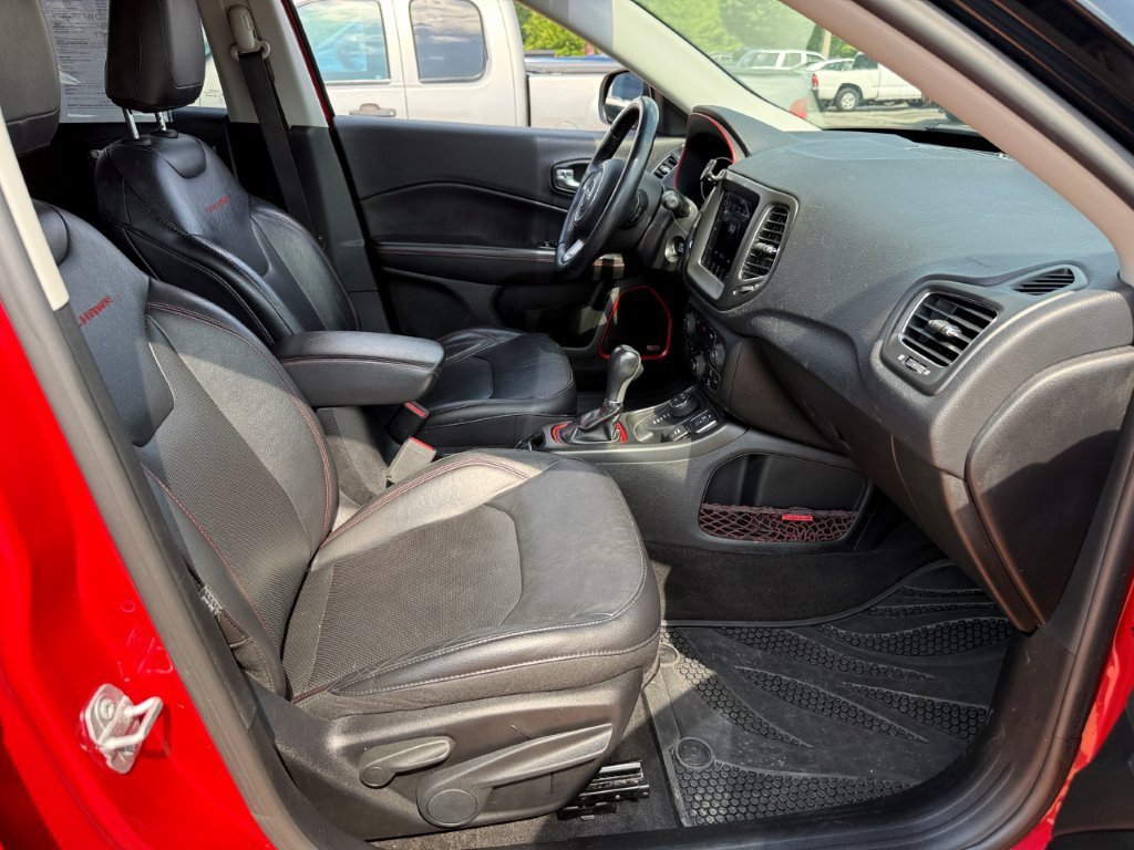 Used 2017 Jeep Compass Trailhawk w/ Leather Interior Group AWD/4WD image 23