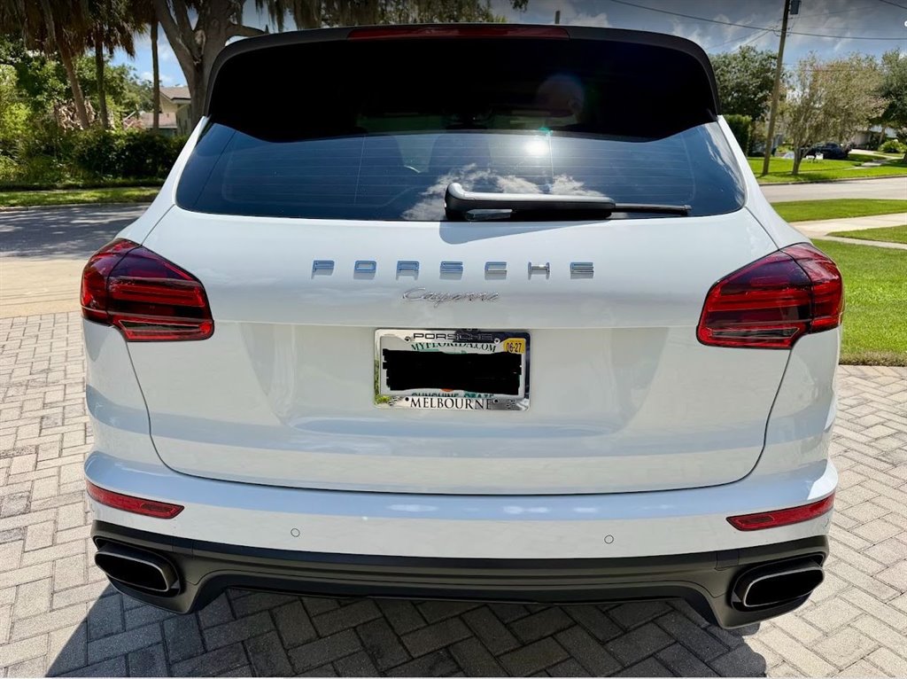 Used 2017 Porsche Cayenne AWD/4WD image 5