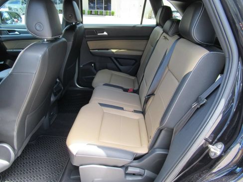 Used 2022 Volkswagen Atlas Cross Sport SE FWD image 36