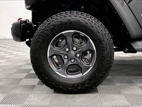 Used 2023 Jeep Gladiator Rubicon w/ Cold Weather Group AWD/4WD image 9
