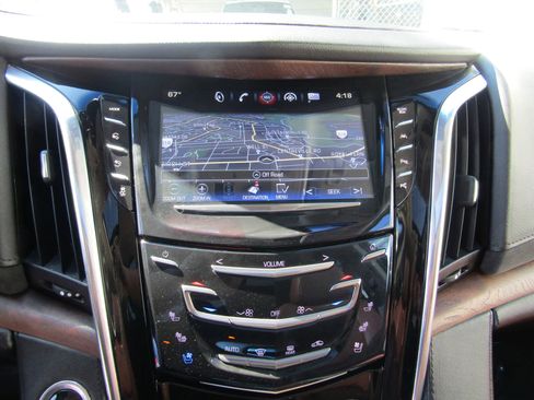 Used 2017 Cadillac Escalade Premium Luxury image 26
