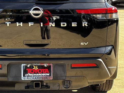 Used 2024 Nissan Pathfinder SV w/ SV Premium Package image 6