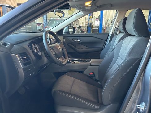 Certified 2026 Nissan Rogue SV AWD/4WD image 9