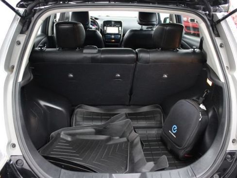 Used 2015 Nissan Leaf SL w/ Premium Package FWD image 27