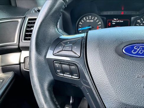 Used 2019 Ford Explorer XLT FWD image 11