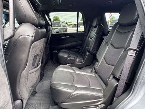 Used 2019 Cadillac Escalade Platinum w/ Escalade Sport Edition AWD/4WD image 35
