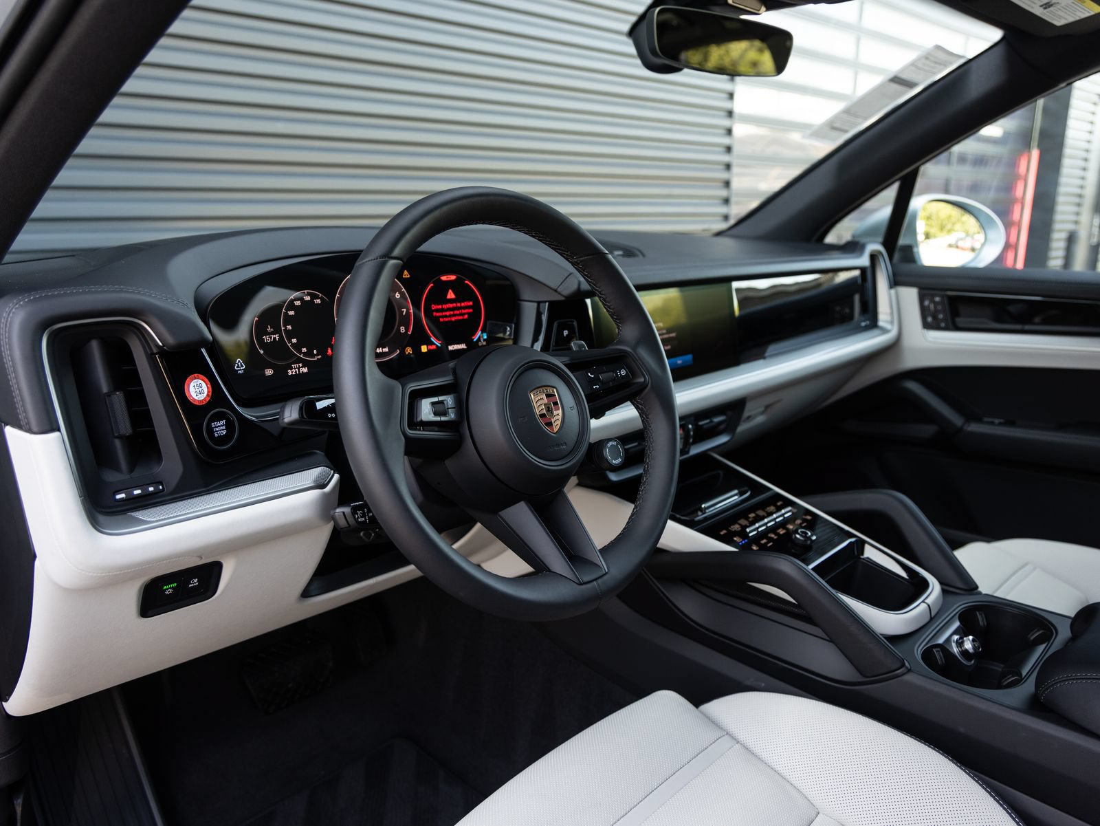 Used 2025 Porsche Cayenne AWD/4WD image 4