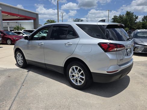Used 2022 Chevrolet Equinox LS FWD image 4